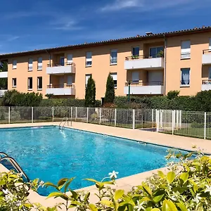 Appartement Très Belle Résidence Avec Piscine En Provence, LʼIsle-sur-la-Sorgue