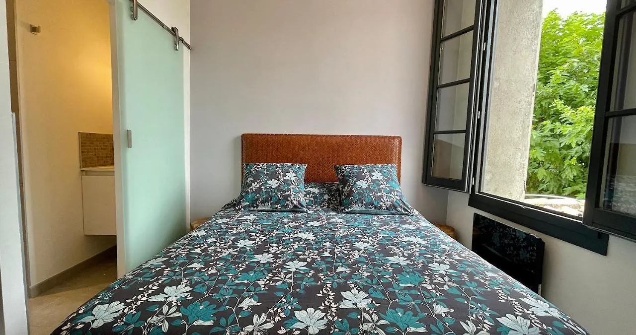Appartement Quai du Félibre à LʼIsle-sur-la-Sorgue 0*,